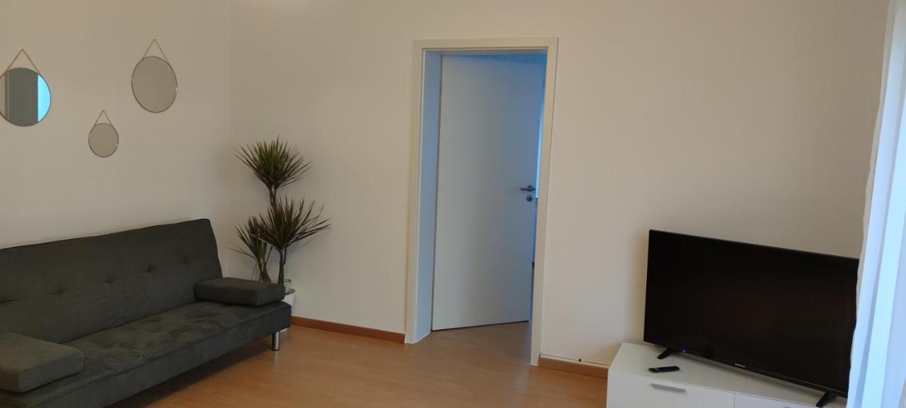 Schoene Und Optimal Gelegene Wohnung Og Weisskirchen エクステリア 写真