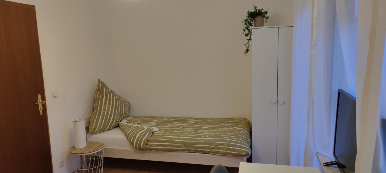 Schoene Und Optimal Gelegene Wohnung Og Weisskirchen エクステリア 写真